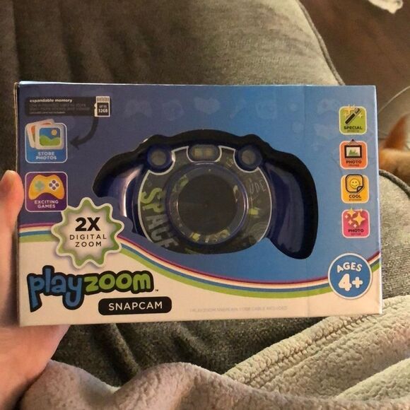 NEW Playzoom Snapcam 2X digital zoom smart camera with fun games ages 4+ - Picture 1 of 5